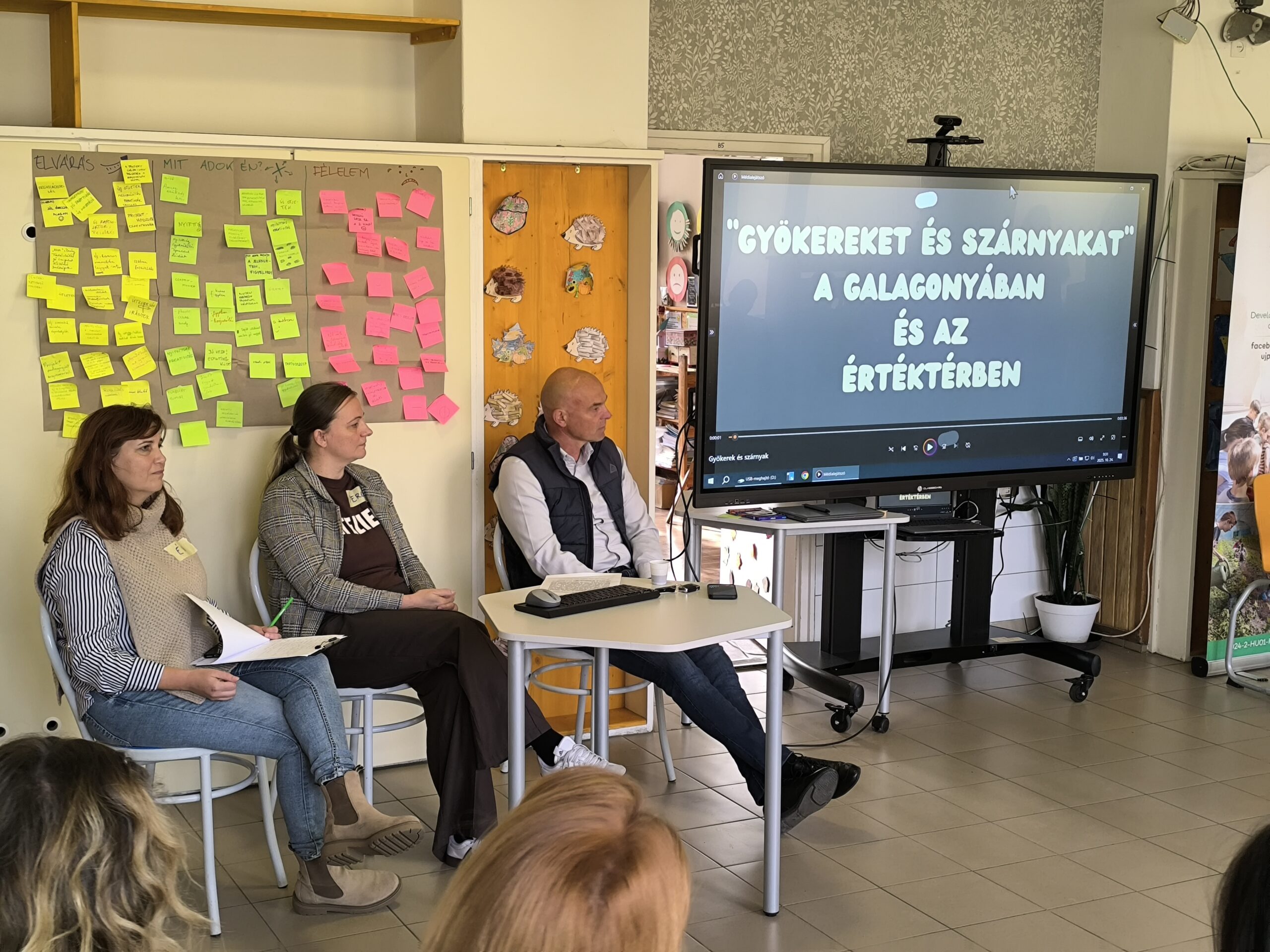 Kengyel-Virág Veronika könyvtáros és Szabó László polgármester